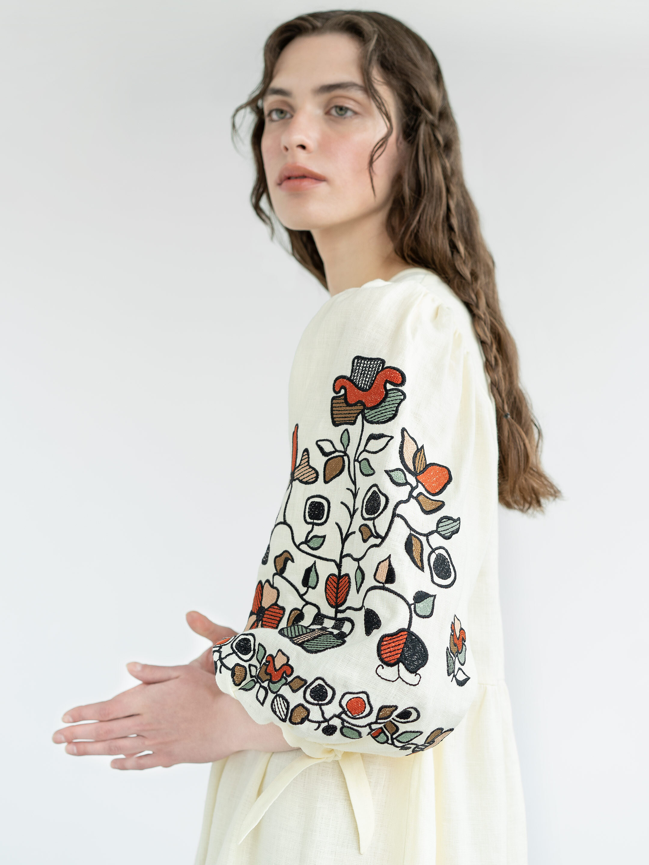 Лляна сукня з вишивкою «Zadorozhniy Dress» обрати