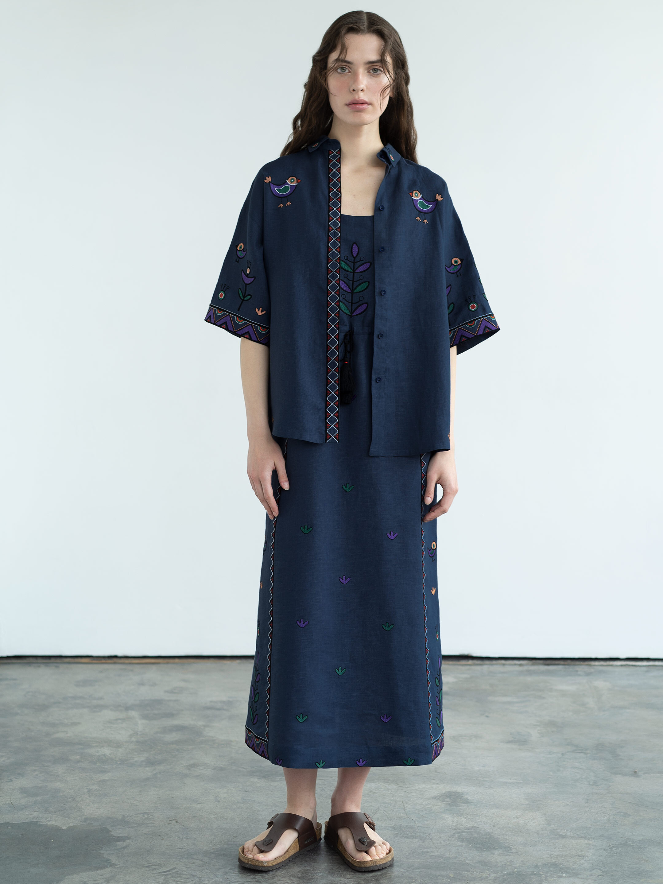 Лляна сорочка з вишивкою «Gushul Shirt» примірка